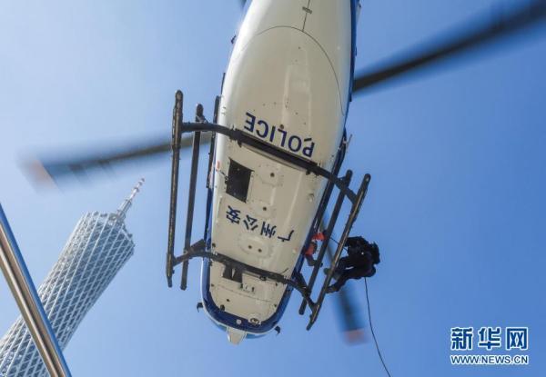 南粤警察一日:神兵天降 蛟龙出海