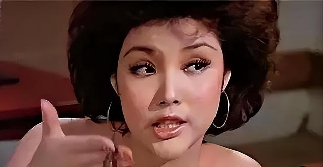 邵氏艳星余莎莉,两婚两离,晚年摆摊为生,父亲是抗日名将余程万