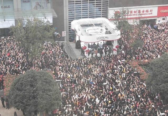 广州这晚,被“发胖”的朱一龙惊艳,整个人面相变了,帅而不自知
