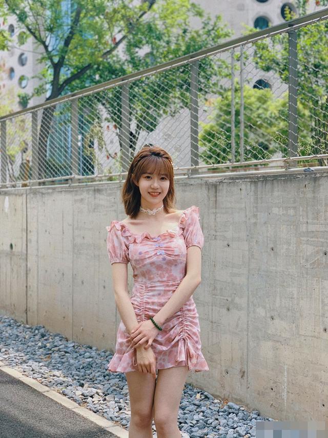 青春无敌!美女主播吴迪元气满满 颜值能力俱佳引关注