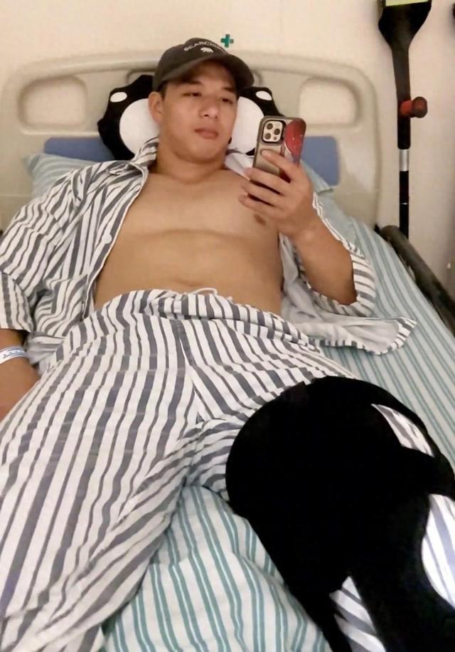 住院的肌肉男火了!这胸肌太好看了!