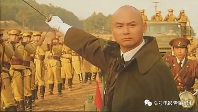 刘家辉中风10年露面,轮椅代步,败给成龙的《醉拳3》令人叹息