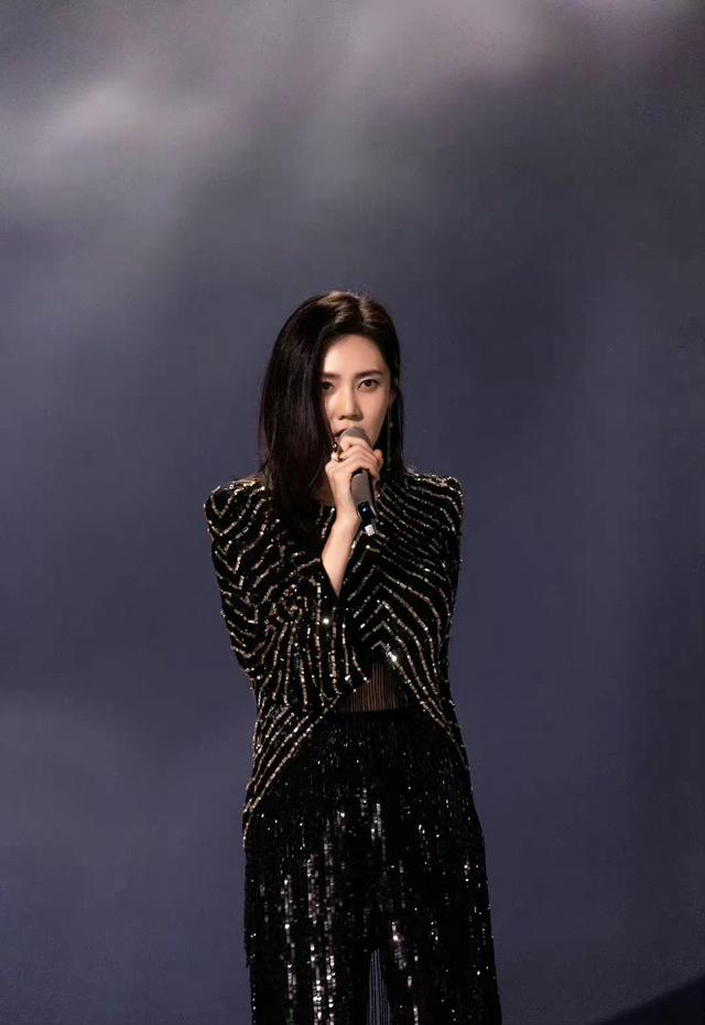 曝知名女演员当小三成瘾！频恋大佬级男星，曾与浪姐女星老公恋爱