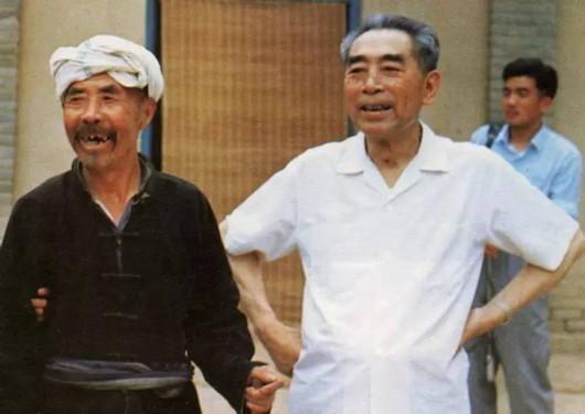 70年代,国宝九龙杯被外国人偷走,周恩来只用一招,让其失而复得