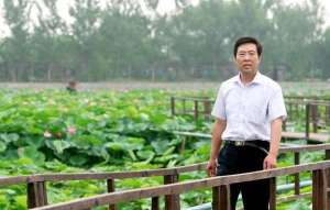 尹国良(35年治碱，他的青春变成绿色林海)