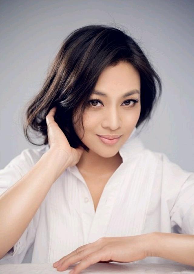湖北演员史可,二婚远嫁大9岁瑞士亿万富翁,年轻时艳压巩俐!