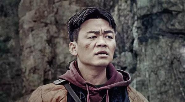 王宝强释小龙童年合照曝光,原来是同门师兄弟,童年就相识