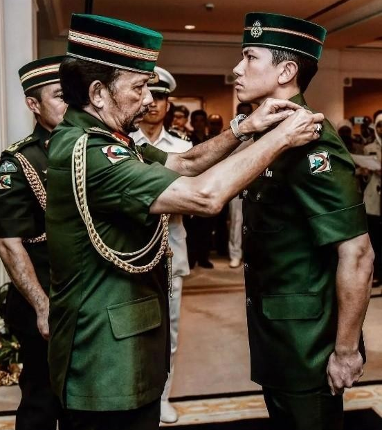 文莱最帅王子堪比哈曼丹:母亲和王后平起平坐,准王妃是豪门千金
