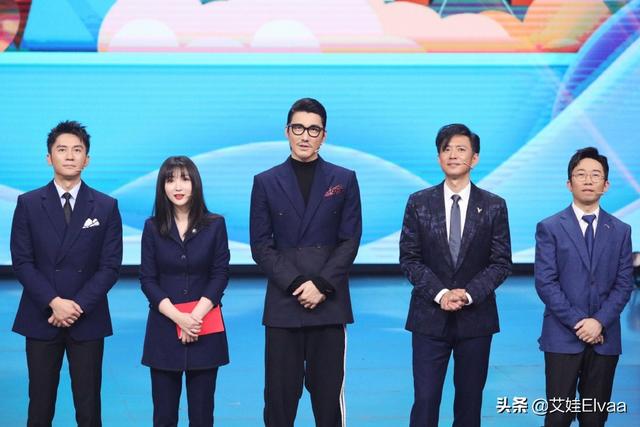胡兵罕见上综艺真抢眼,189cm穿运动裤秀“竹竿腿”,心疼180李晨