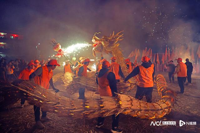 “追龙”祈福!河源上莞39米香火龙创新,眼睛有神舌头会动