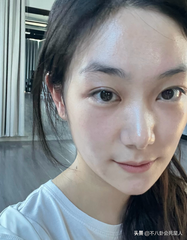 昙花一现的明星家属,靠姐姐出道,自己却没真本事,只能被淘汰