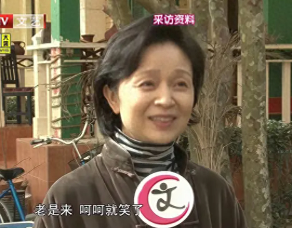刘莉莉:30多岁相亲嫁圈外人,为家庭放弃事业,如今女儿成她骄傲