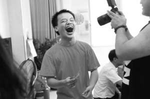 不伶俐(话不伶俐小伙成了脱口秀新星)