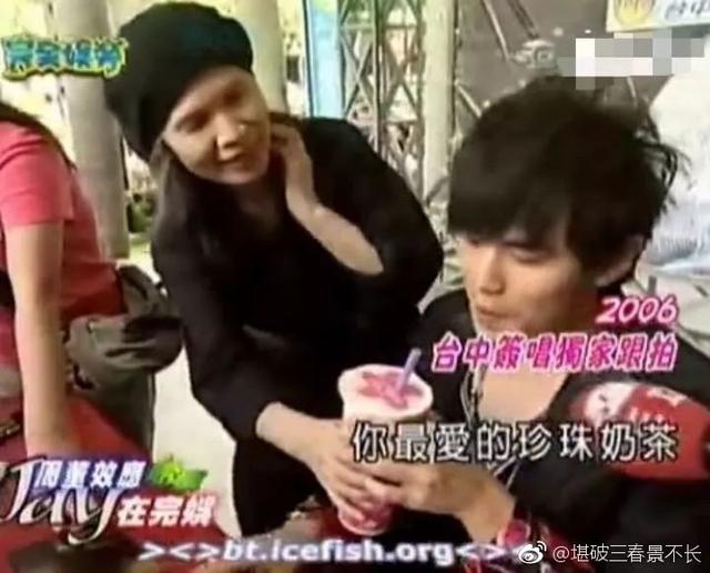 周杰伦,一个爱喝奶茶的胖子!网友把他的歌都改成了“胖”……