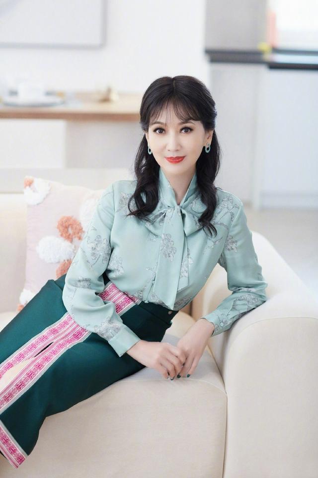红极一时赵雅芝:带着两个儿子再婚,将丈夫当男朋友让我一生幸福