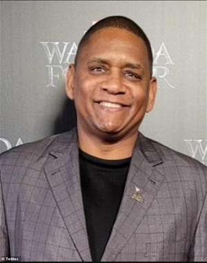 霍利斯(美国一男子被发现是“新冠超级免疫者”，其血液稀释1万倍仍能杀死病毒)