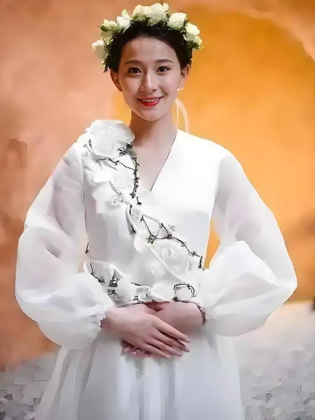 体操女神张豆豆:“挺胸照” 出圈,嫁孙杨的逆袭爱情与事业