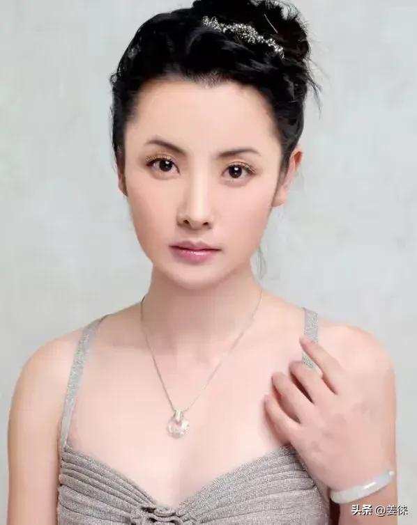 与田亮离婚后,独自陪儿子长大,如今苦尽甘来