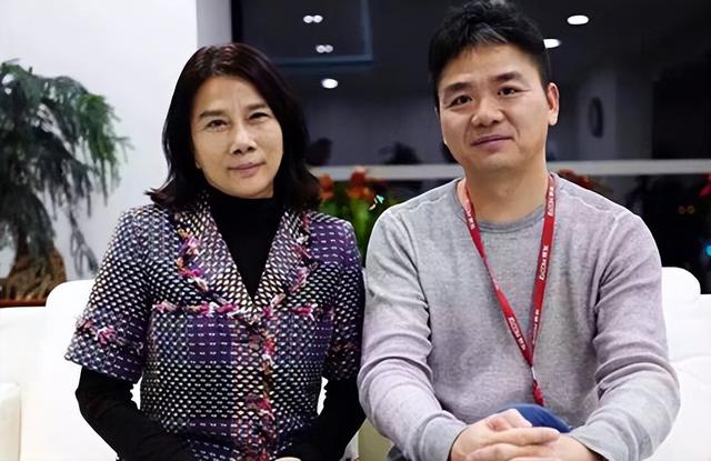 “铁娘子”董明珠:丈夫早逝至今单身,她也有普通妈妈的烦恼