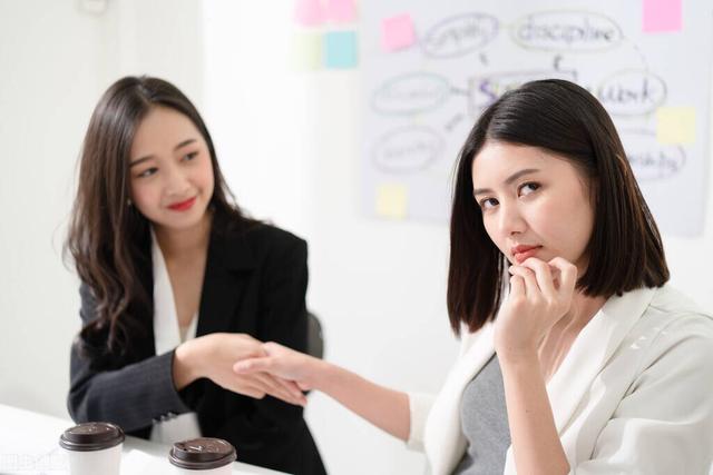 如何给员工戴高帽?把功劳、荣誉留给下属,让他无法拒绝工作