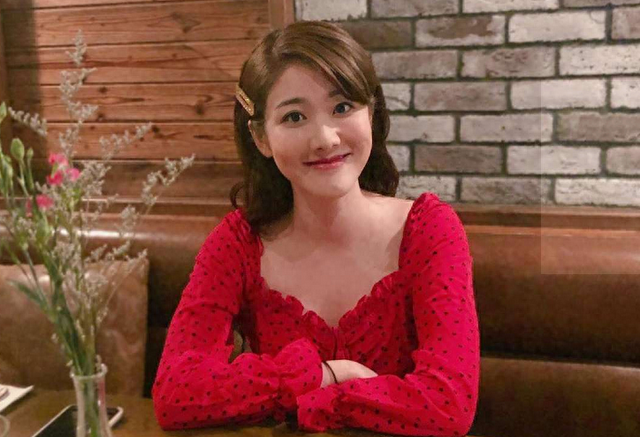 邓佩仪自曝追梦辛酸史：没钱交租穷到啃老，演7年戏至今没当女一