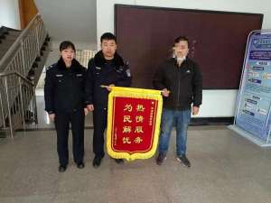 张建权(夫妻开小超市攒下11万，8岁儿子1天时间全打赏给主播)