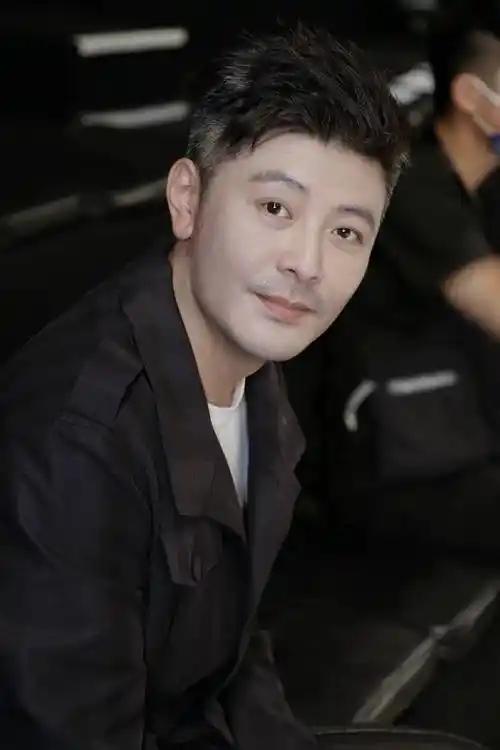 吴其江他长得帅演技好,能叫上他名字的人并不多,网友:早就该火了