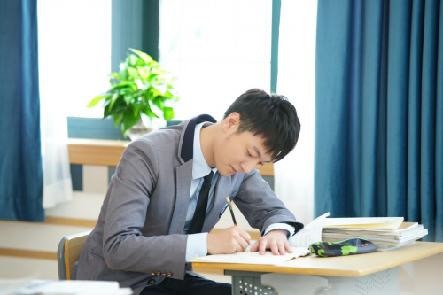《我成了他的班主任》张冠森上演硬核高中生活