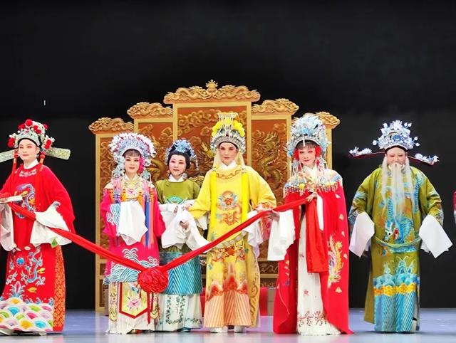 共赏中秋“越”!越剧《孟丽君》华美上演