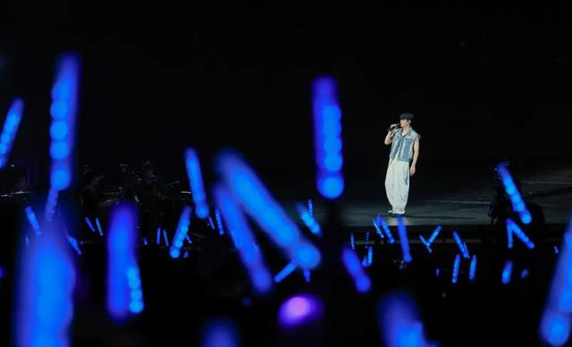 全面开启预售!2023贵阳第一场演唱会,与李荣浩一起「纵横四海」