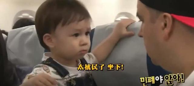 本特利和威廉之父,儿子喂马桶水给他,他将巧克力做成便便喂儿子