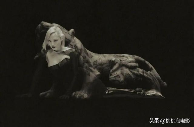 “银护螳螂妹”庞·克莱门捷夫时尚杂志大片,戏里搞笑戏外冷艳