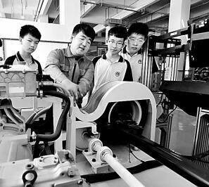 秉奋进之笔,书非凡答卷——师生、专家畅谈六年来的教育改革成效与感受