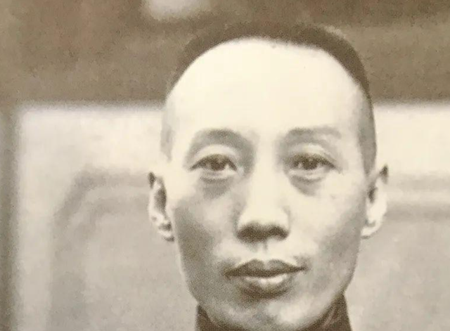 唯一儿子被保姆摔死,余叔岩无子送终,死后妻子焚烧他的珍贵遗物