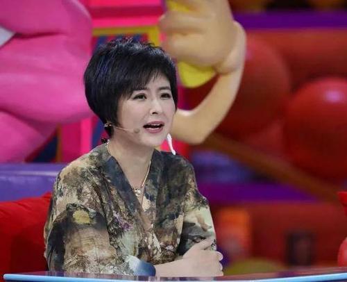 央视著名主持人张泉灵:嫁大丈夫,最红时辞职,现在过得怎么样?