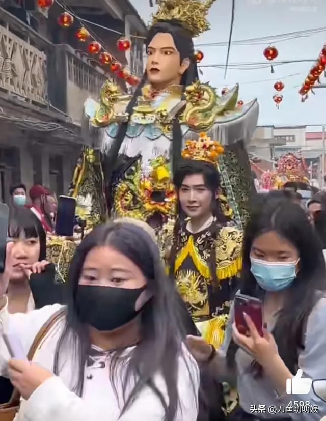 网红朱哲立cos赵世子引众怒,评论区被冲,本人发文解释被打脸