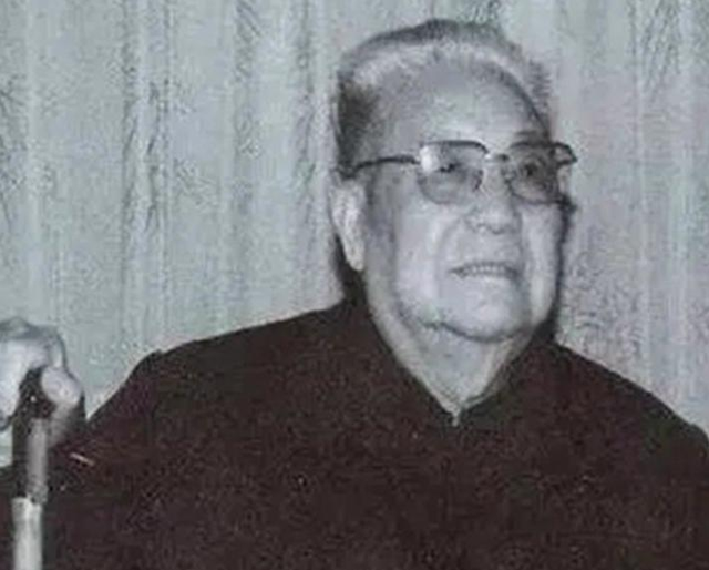 毛主席开会讲红军干部,吴瑞林猛地站起身,毛主席:你想干什么