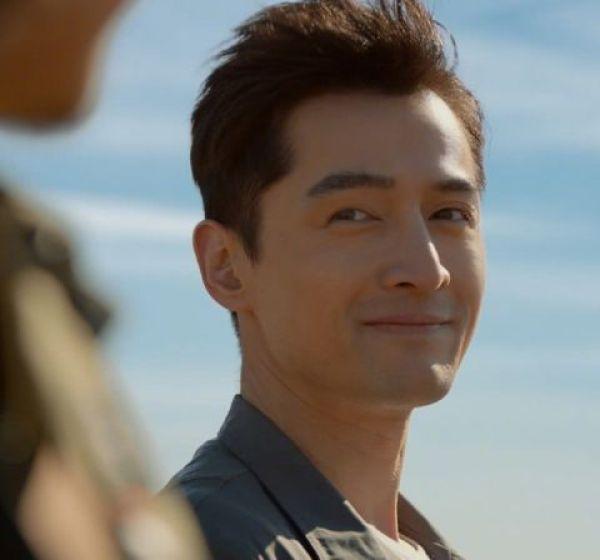 胡歌母亲去世?凌晨晒与母亲旧照,知情人透露与病魔抗拒了30年