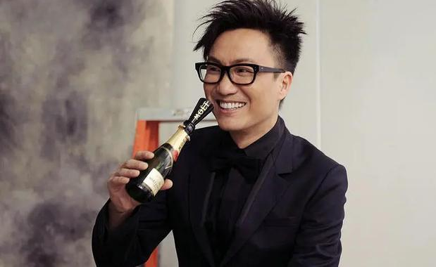 自大的郑中基:轻松俘获阿Sa以为手段高超,任性妄为终自毁名声