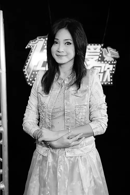 方季惟《爱情的故事》:一曲深情,唤醒心底的温柔与哀伤