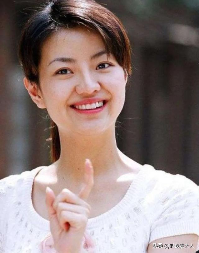 章子怡前男友火了!洋媳妇北大博士肤白貌美,混血龙凤胎实在太萌