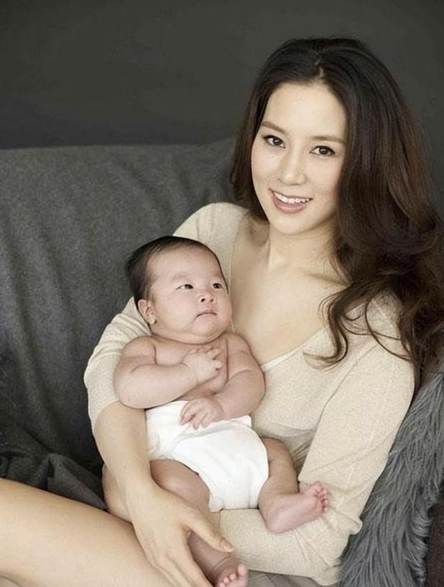 徐子淇近照曝光，曾被夸“豪门贵妇相”的她，如今面相怎么变了？