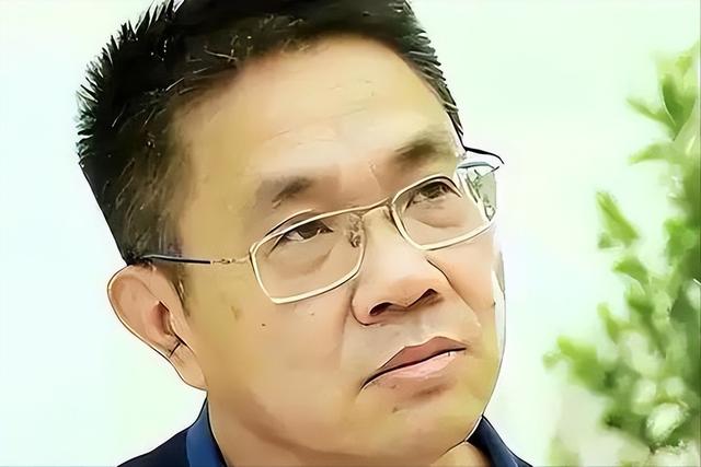 北大“屠夫”:卖猪身价百亿,送乡亲200多套别墅,却说不敢回家