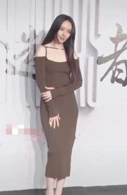 郭碧婷图片(37岁郭碧婷出席活动，穿紧身裙频繁用手遮挡微凸小腹，疑怀二胎)