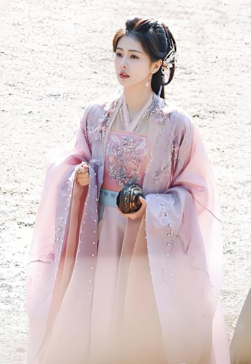 白鹿为角色拼命减重至88斤!“美是淬炼出来的”,片场艰辛曝光