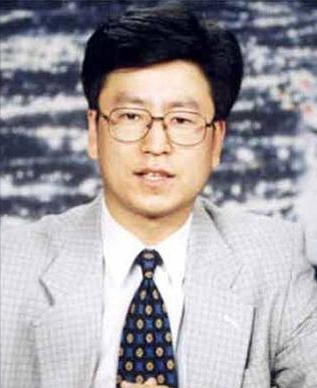 事实证明,“跌落神坛”的白岩松,已经走上了另一条大道