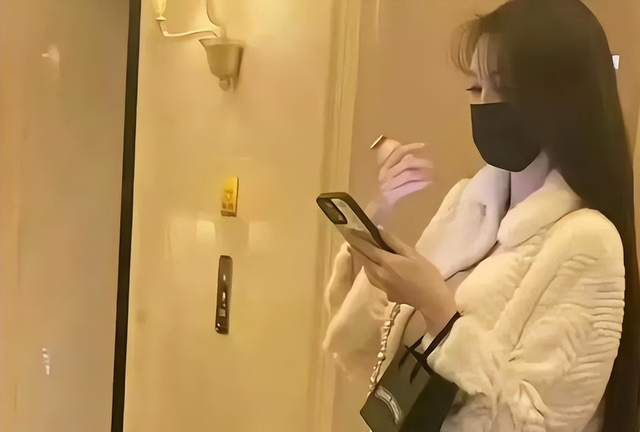 叶珂黄晓明分手后首露面,孕晚期大肚引关注