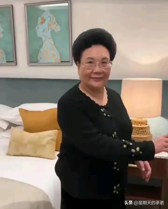 伊能静全家游欧洲,9岁女儿成翻译,让人感叹母女之间的深厚默契