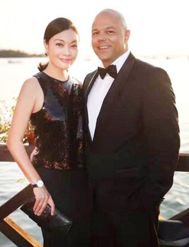 湖北演员史可,二婚远嫁大9岁瑞士亿万富翁,年轻时艳压巩俐!