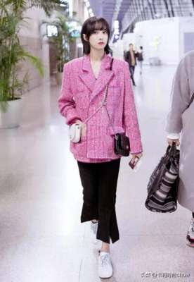 宋茜身高(33岁宋茜比例真好，168身高满屏大长腿，比旁边的路人生生高半头)